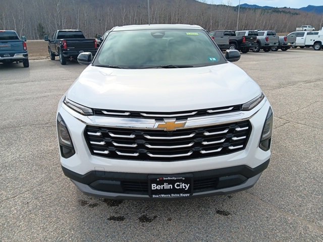 2025 Chevrolet Equinox LT photo 2