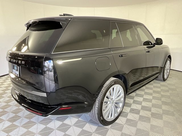 2025 Land Rover Range Rover SE photo 2