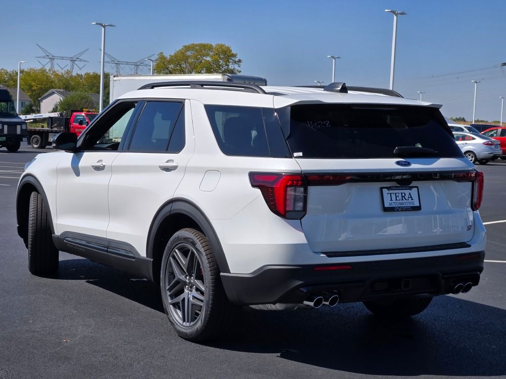 2025 Ford Explorer ST photo 16
