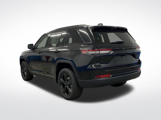 2025 Jeep Grand Cherokee Limited photo 2