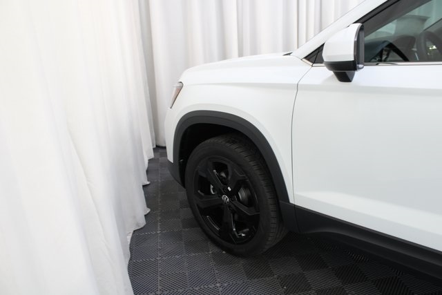2025 Volkswagen Taos SEL photo 4