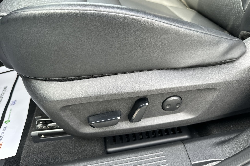 2023 Nissan Rogue SV photo 8