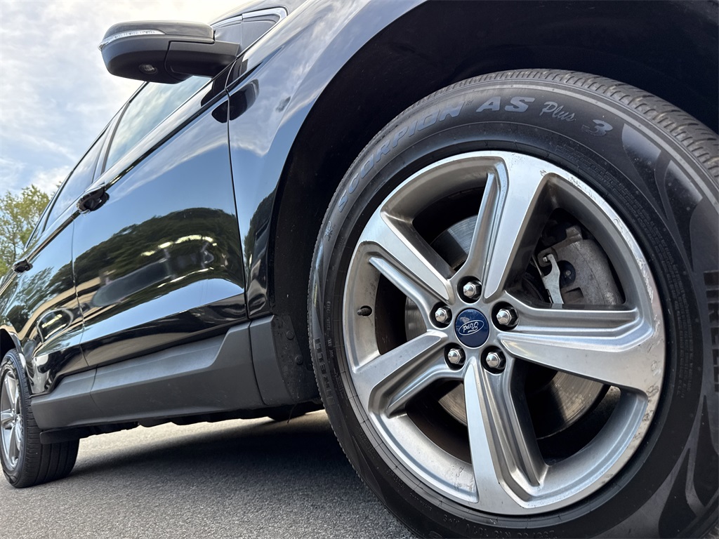 2019 Ford Edge Titanium photo 9