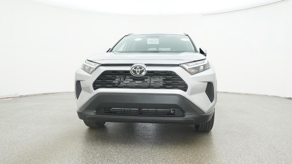 2025 Toyota RAV4 Hybrid XLE photo 3