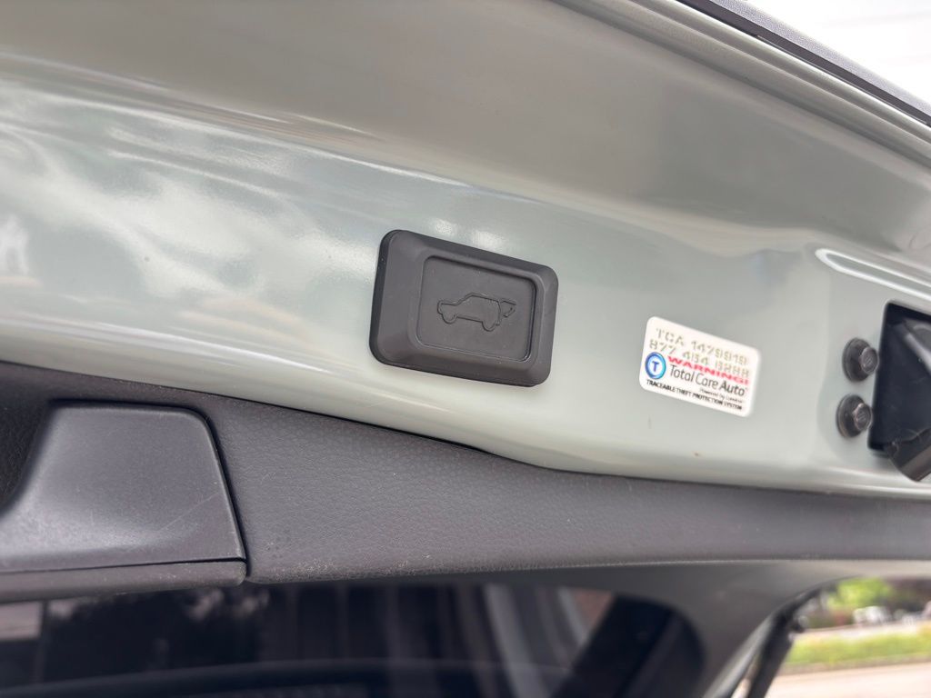 2022 Toyota RAV4 XLE Premium photo 25