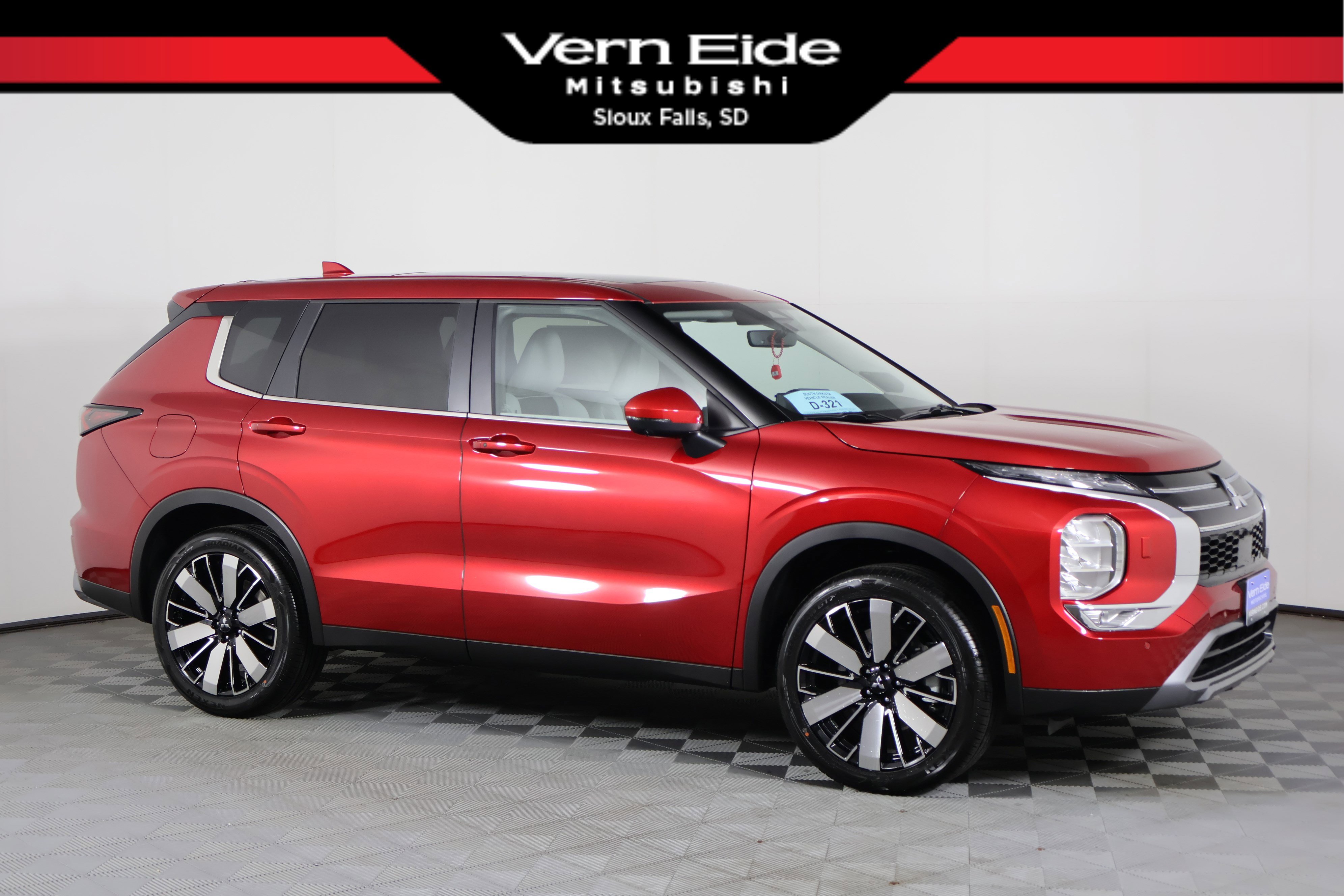 2025 Mitsubishi Outlander SE's photo