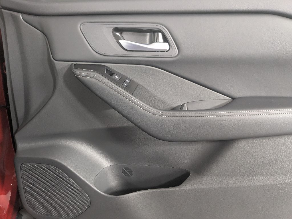 2026 Nissan Rogue SV photo 16