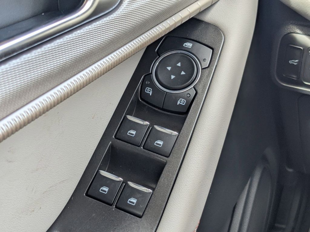 2025 Ford Explorer photo 26