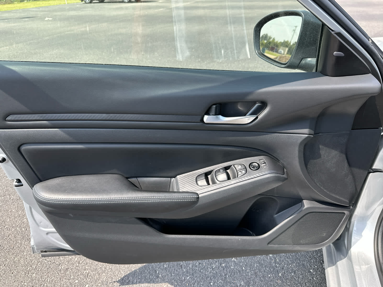 2024 Nissan Altima 2.5 SV photo 9