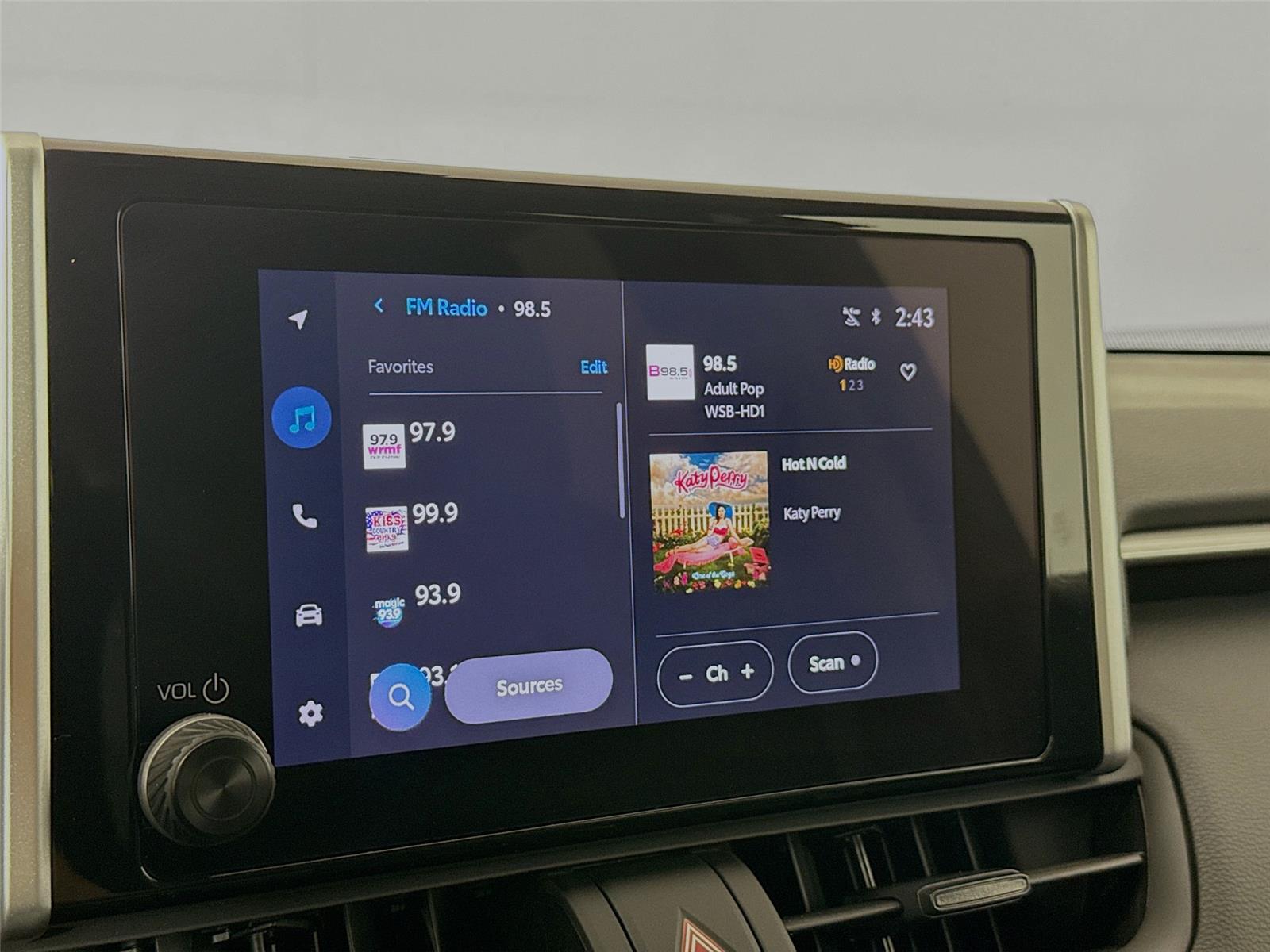 2024 Toyota RAV4 Hybrid XLE photo 21