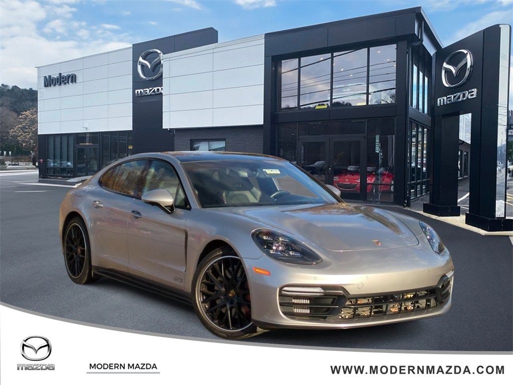 2019 Porsche Panamera GTS's photo
