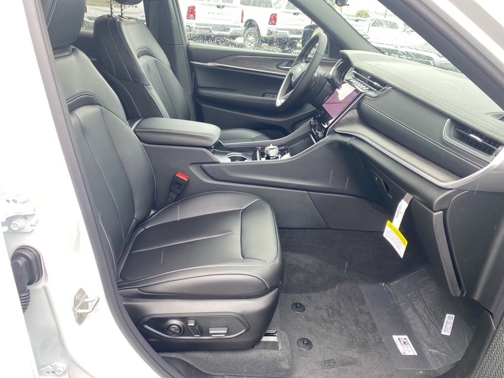2025 Jeep Grand Cherokee Limited photo 15