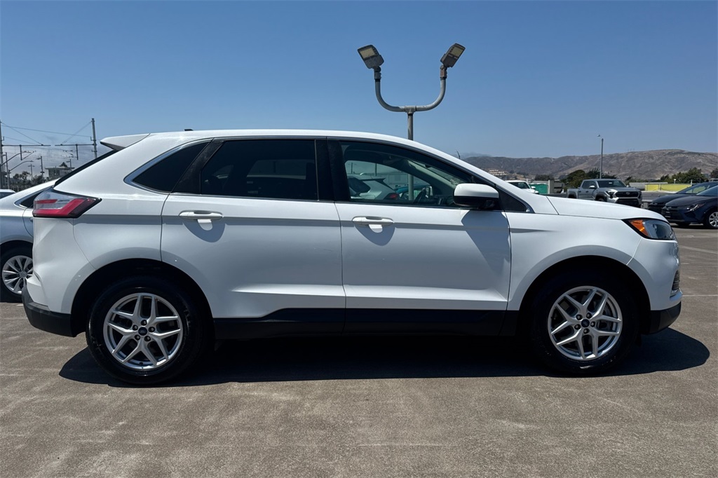 2022 Ford Edge SEL photo 3
