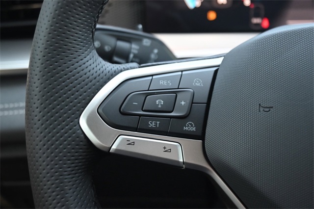 2025 Volkswagen Tiguan SE R-Line Black photo 10