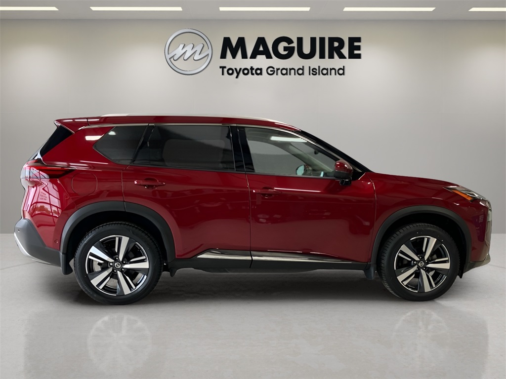2021 Nissan Rogue Platinum photo 2