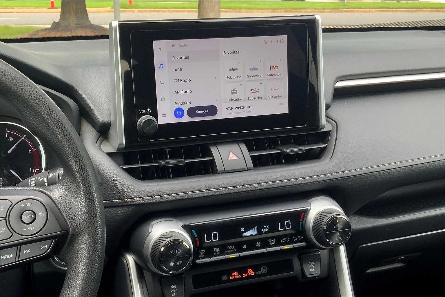 2024 Toyota RAV4 XLE photo 6