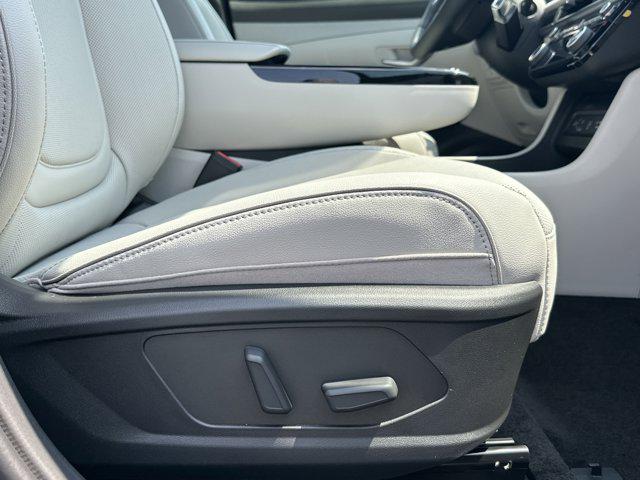 2025 Hyundai Tucson Limited photo 13