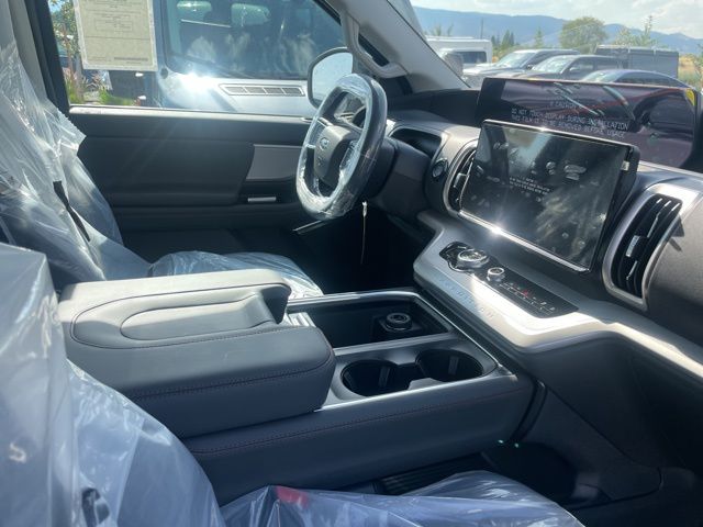 2025 Ford Expedition photo 4