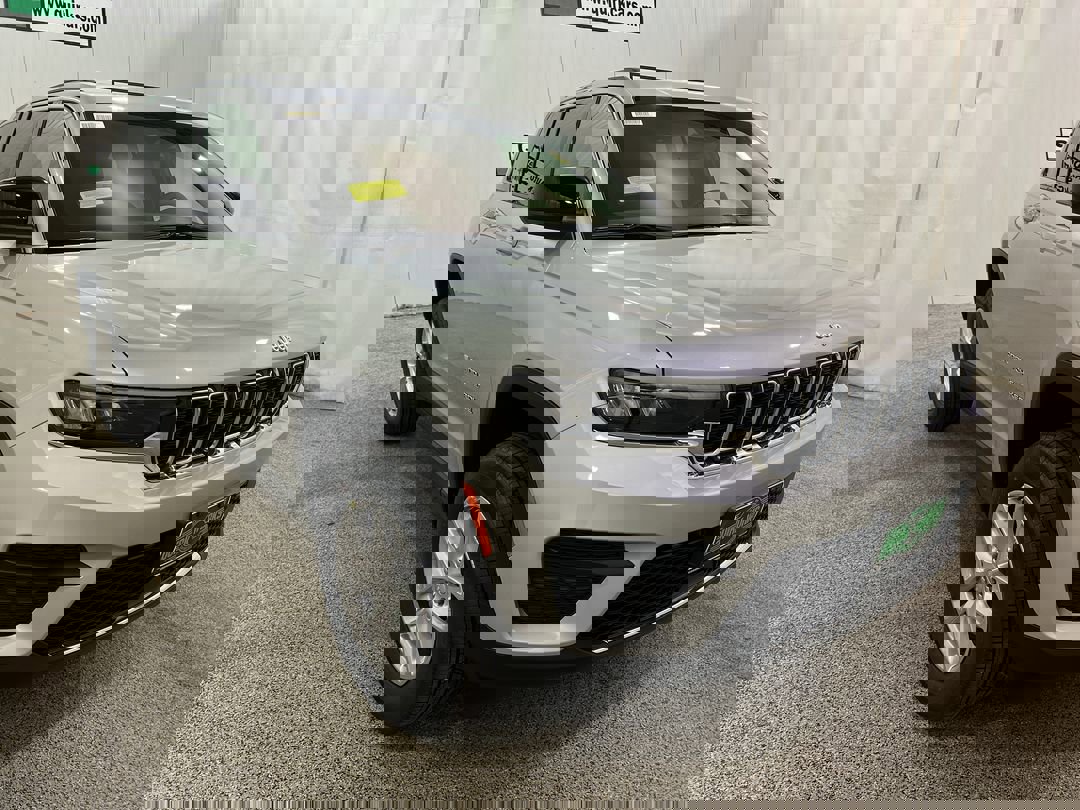 2025 Jeep Grand Cherokee Laredo's photo