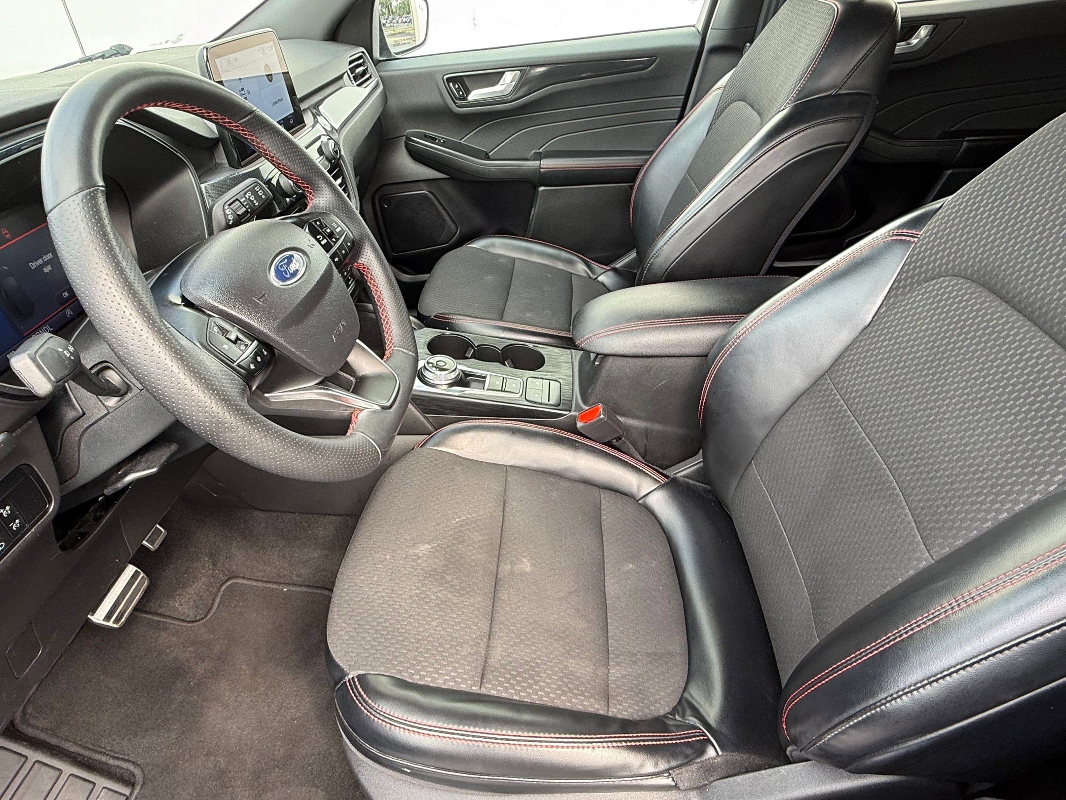 2024 Ford Escape ST-Line photo 5