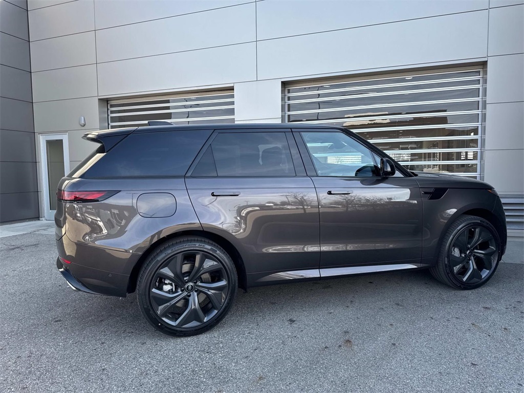 2025 Land Rover Range Rover Sport SE photo 8