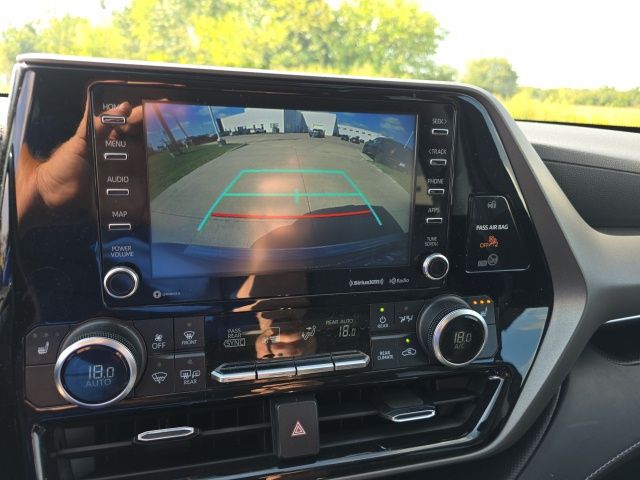 2021 Toyota Highlander XLE photo 16