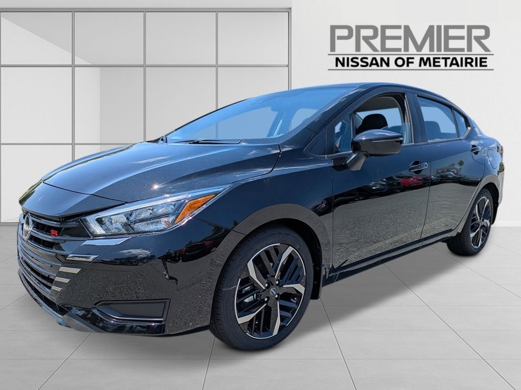 2025 Nissan Versa SR's photo