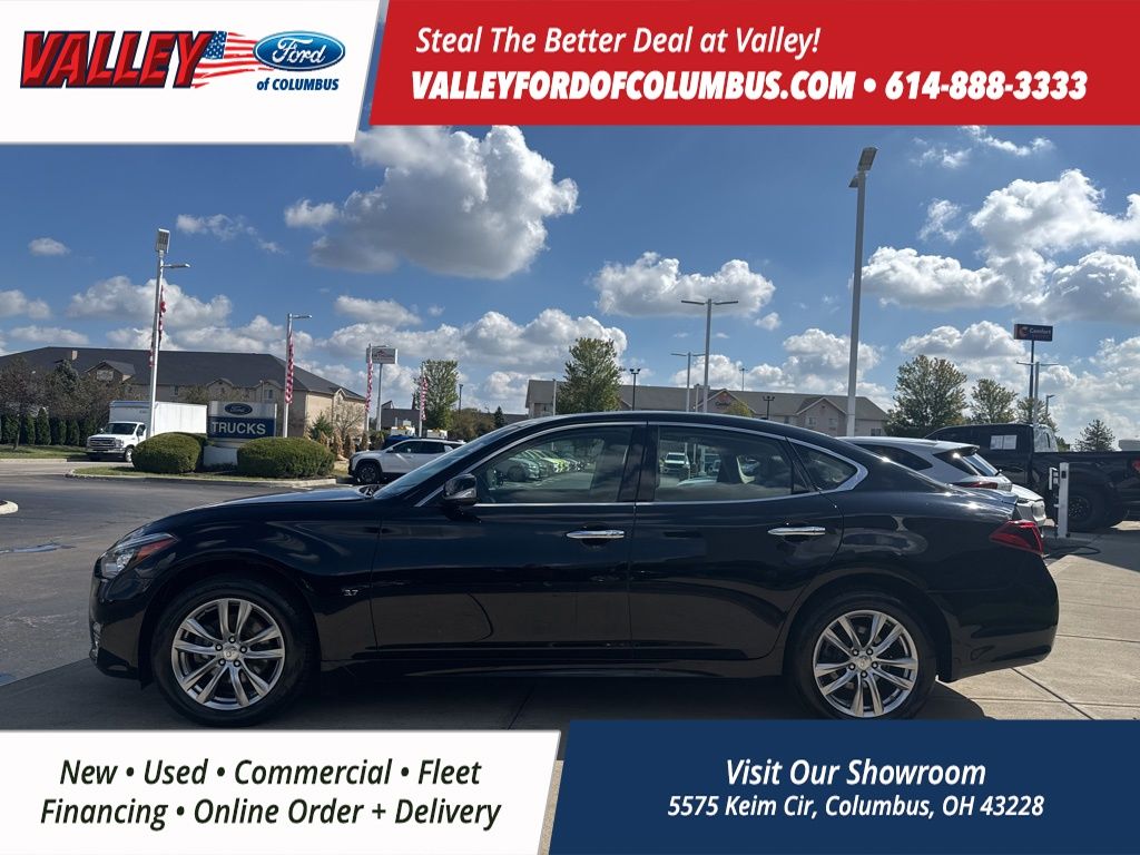 2016 Infiniti Q70 photo 3