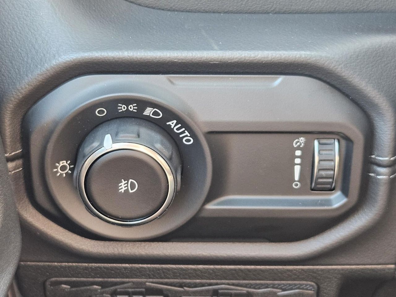 2025 Jeep Wrangler Sahara photo 19