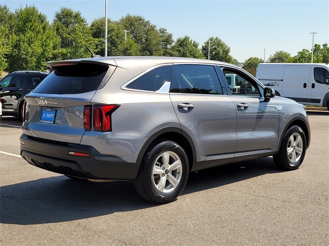 2023 Kia Sorento LX photo 3