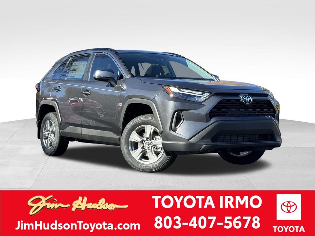 2025 Toyota RAV4 XLE's photo