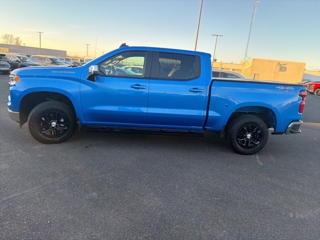 2025 Chevrolet Silverado 1500 LT photo 3