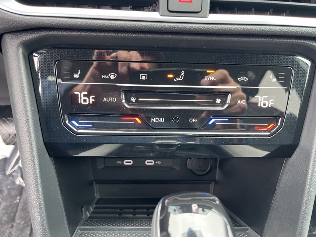 2025 Volkswagen Taos SE photo 17