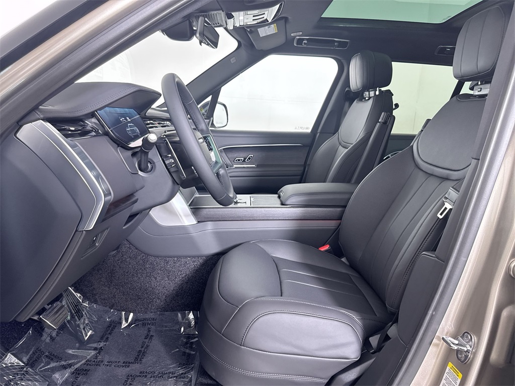 2025 Land Rover Range Rover SE photo 10