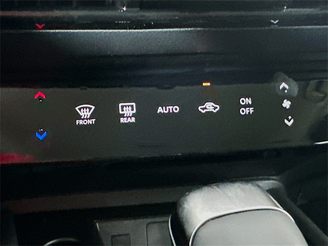 2026 Nissan Kicks SR photo 11
