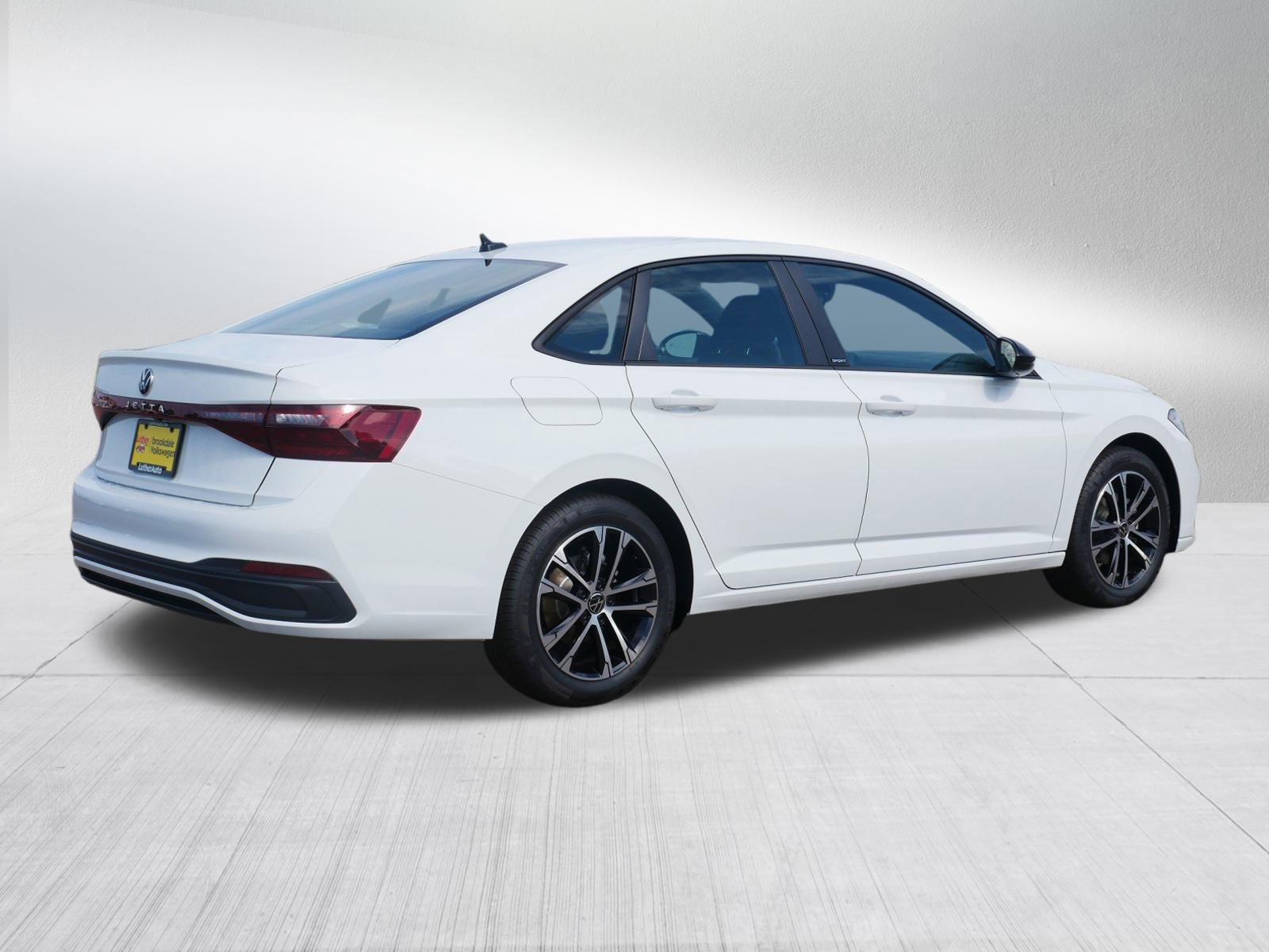 2025 Volkswagen Jetta Sport photo 3