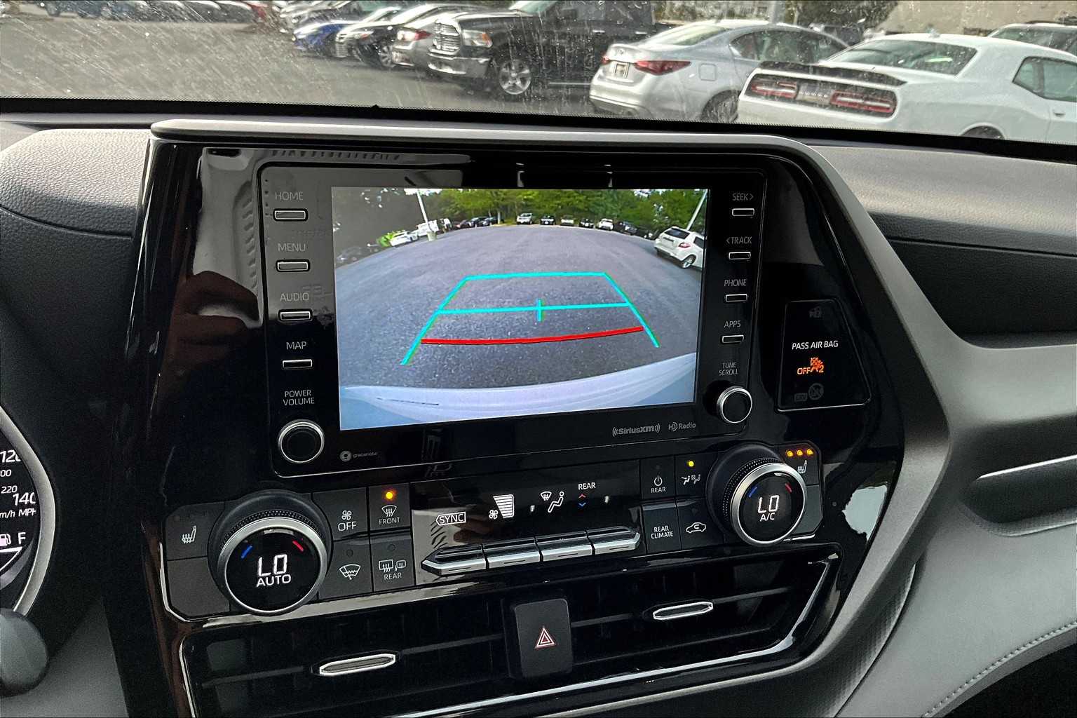 2021 Toyota Highlander XLE photo 25
