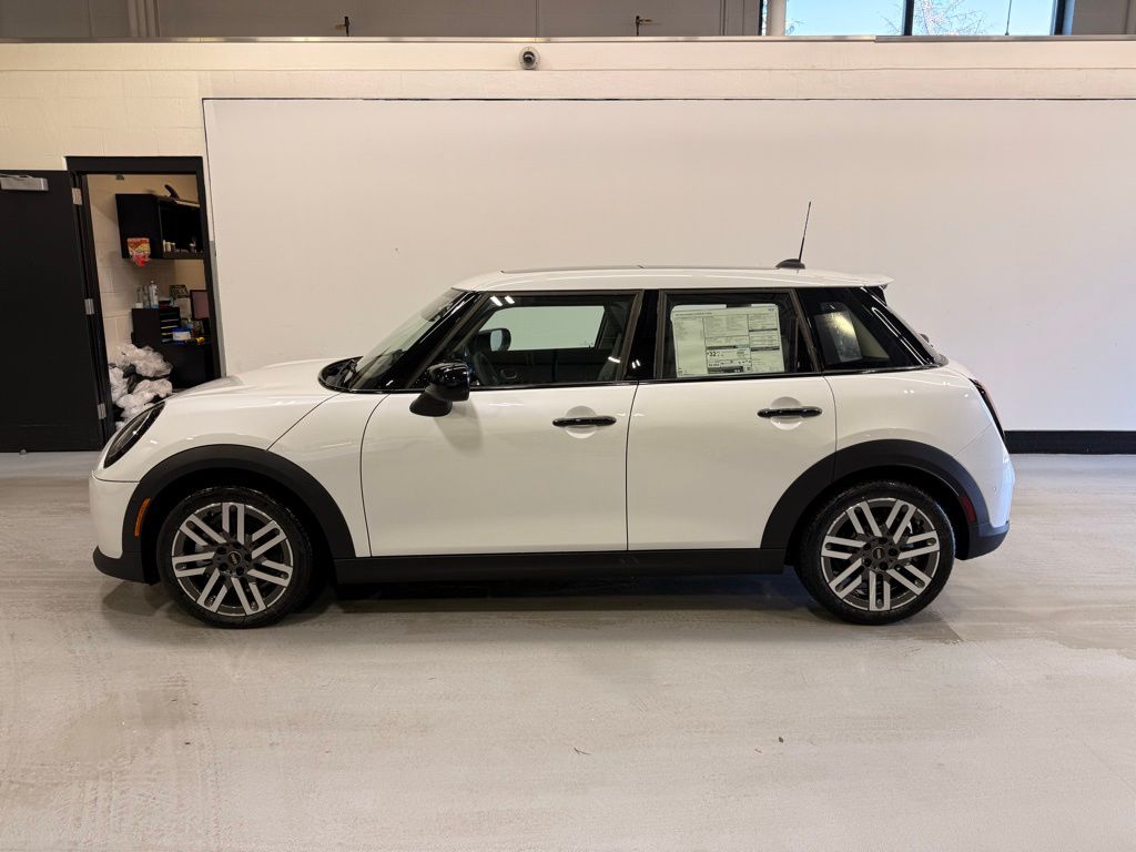 2025 Mini Cooper 4 Door Hardtop Signature photo 2