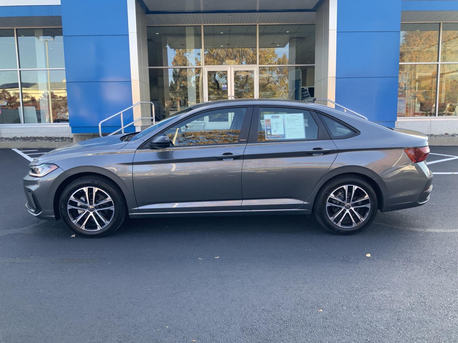 2025 Volkswagen Jetta Sport photo 4