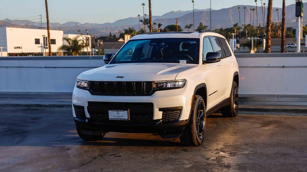 2025 Jeep Grand Cherokee Altitude X photo 4