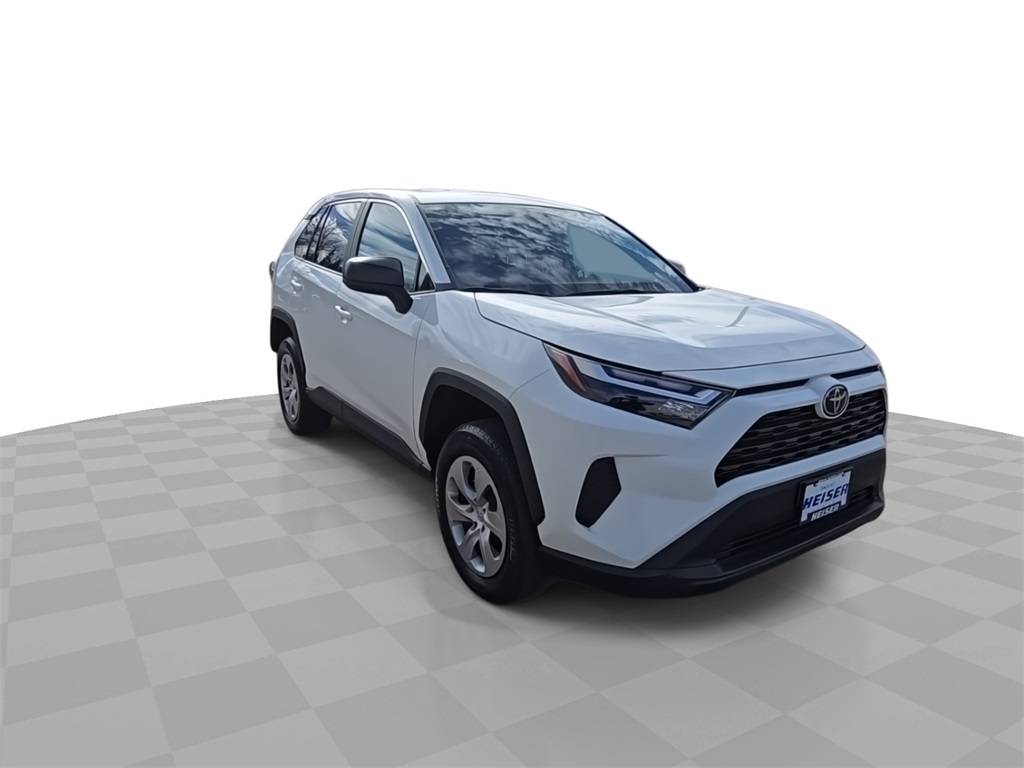 2023 Toyota RAV4 LE photo 2