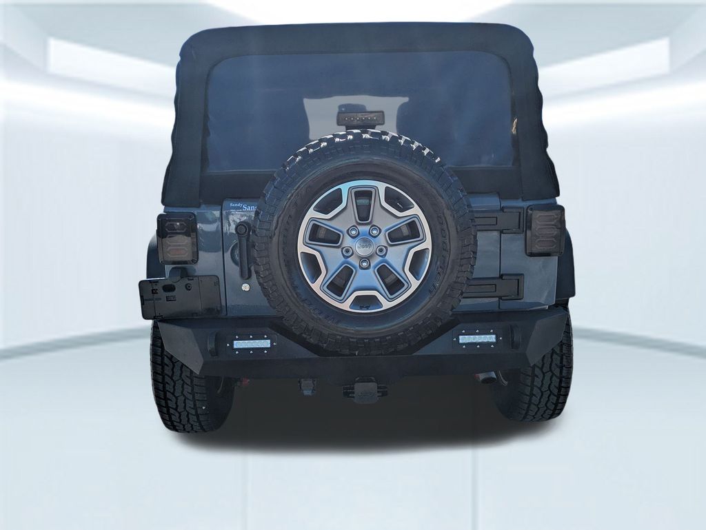 2015 Jeep Wrangler Unlimited Rubicon photo 4