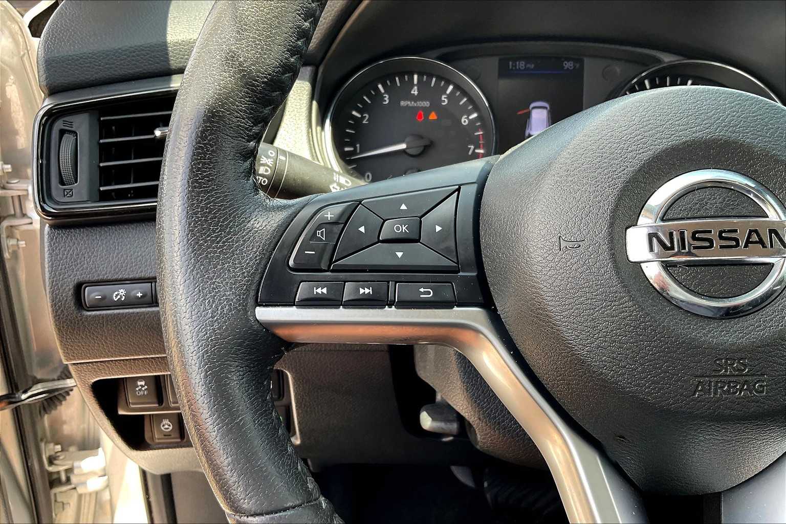2019 Nissan Rogue SV photo 22