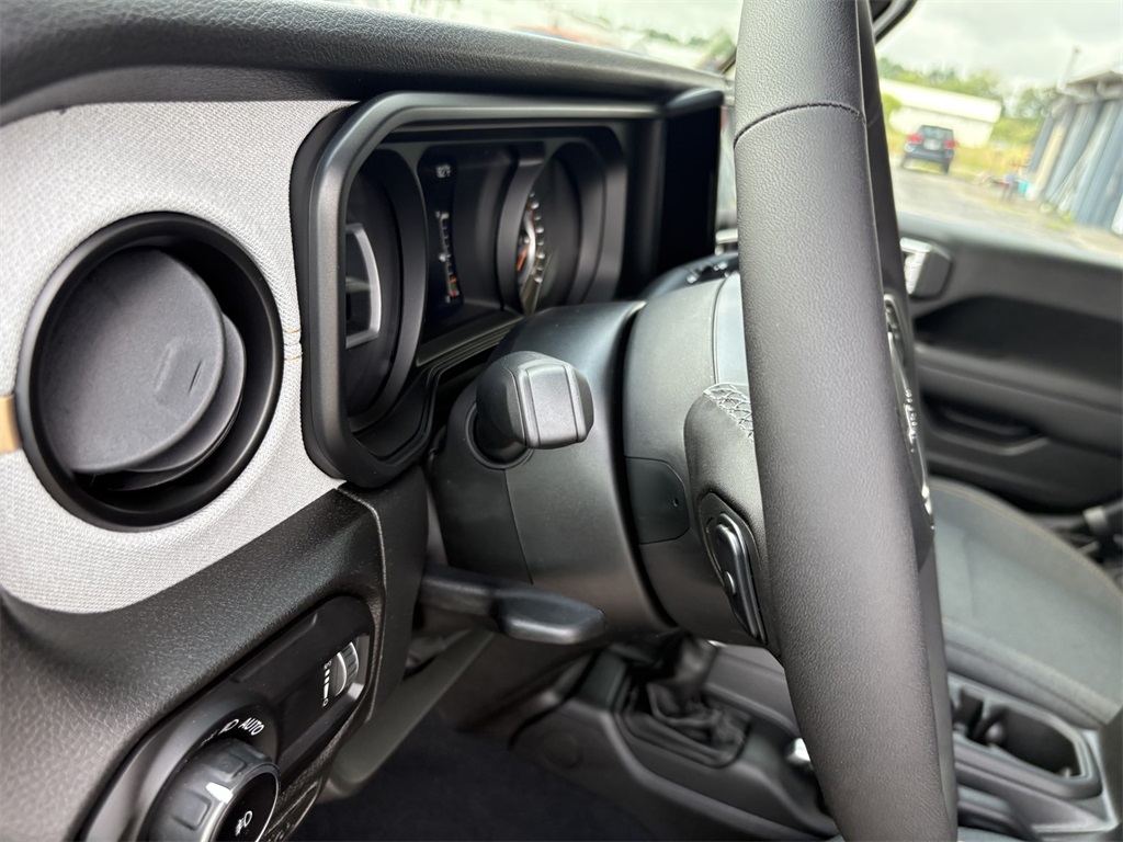 2025 Jeep Wrangler Willys photo 14