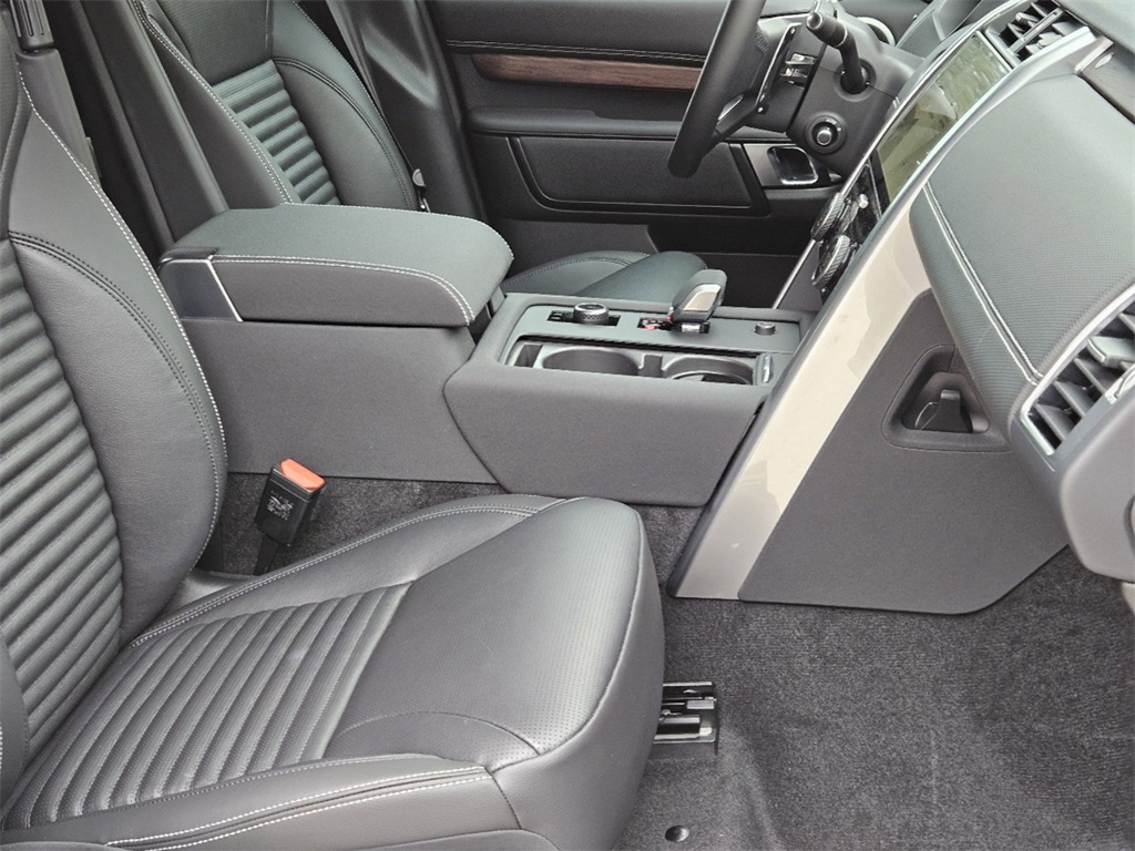 2025 Land Rover Discovery SE photo 12
