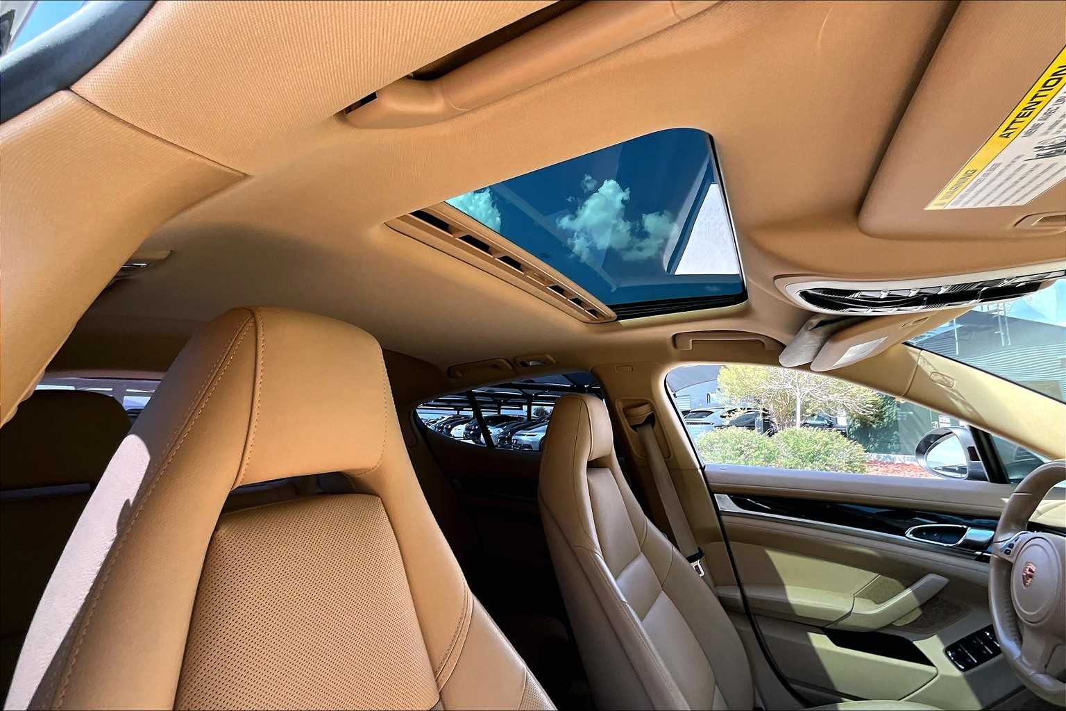 2016 Porsche Panamera S photo 18