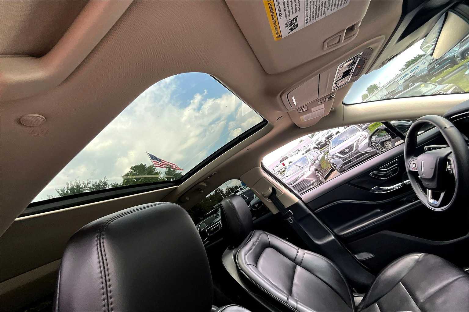 2023 Lincoln Corsair Standard photo 12