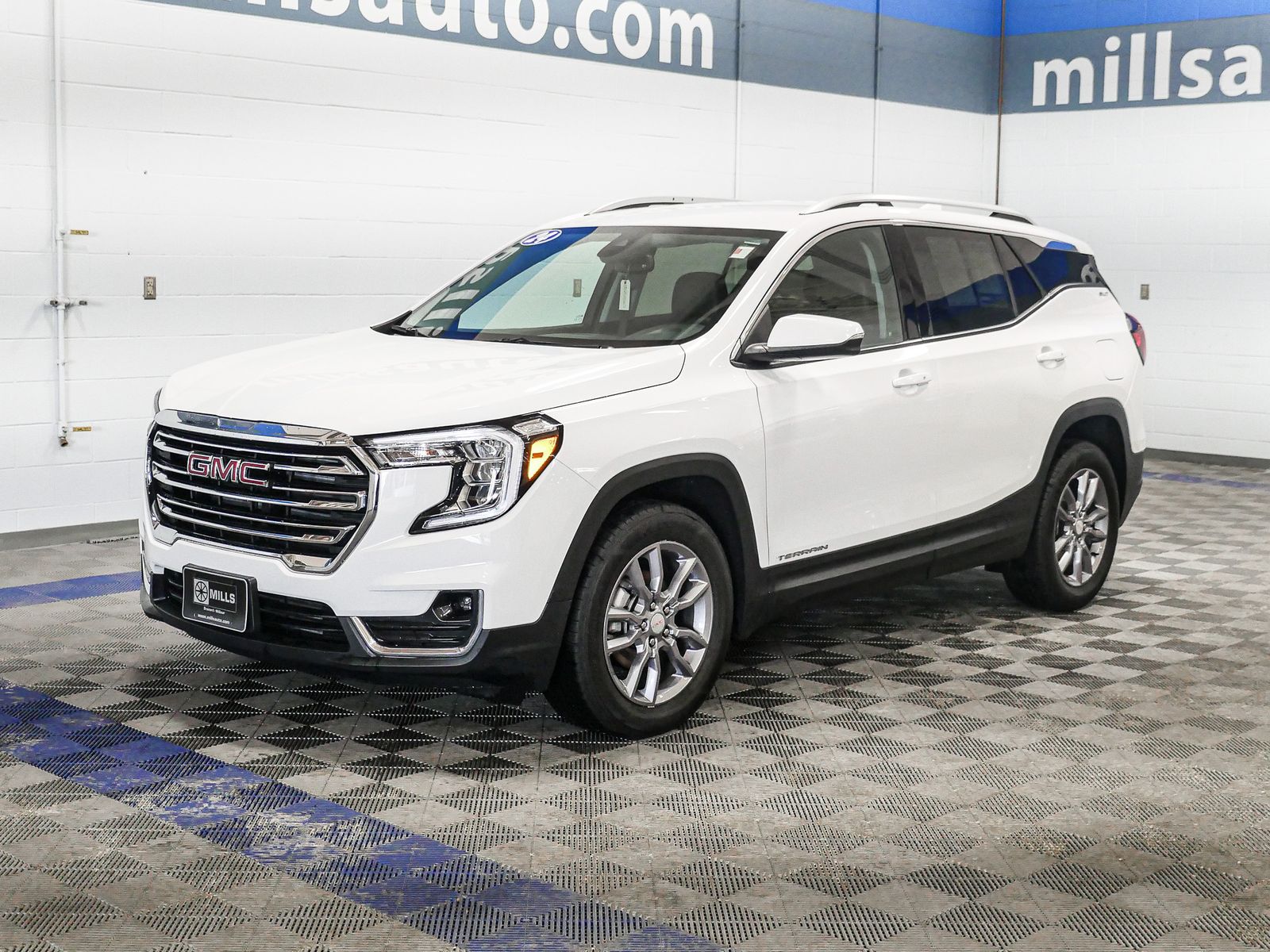 Used 2024 GMC Terrain SLT with VIN 3GKALVEG9RL153012 for sale in Baxter, Minnesota