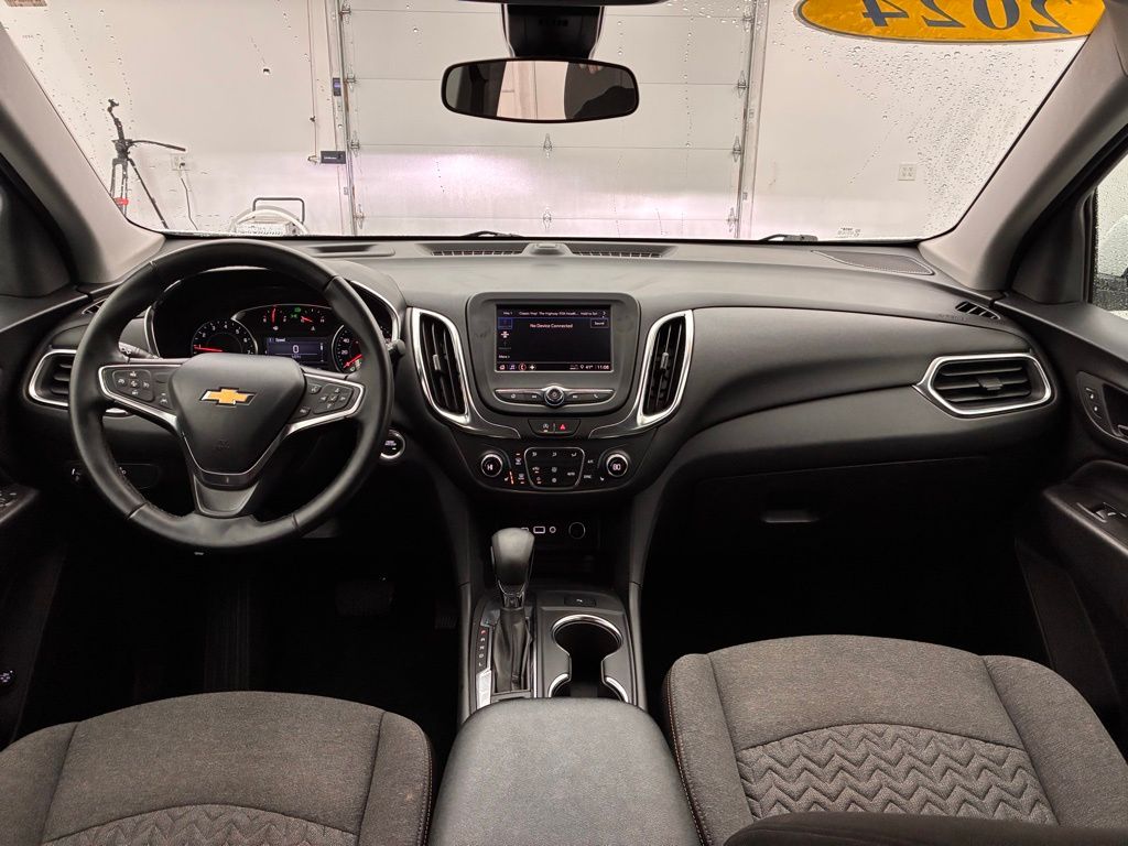 2024 Chevrolet Equinox LT photo 2
