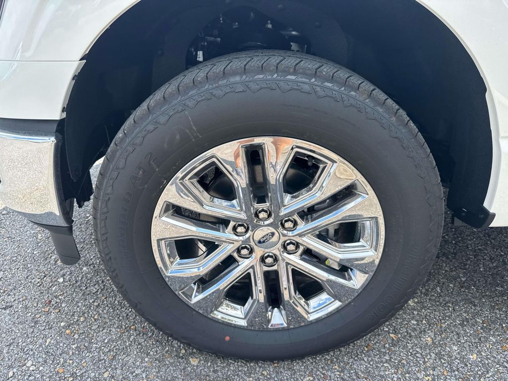 2025 Ford F-150 Lariat photo 3